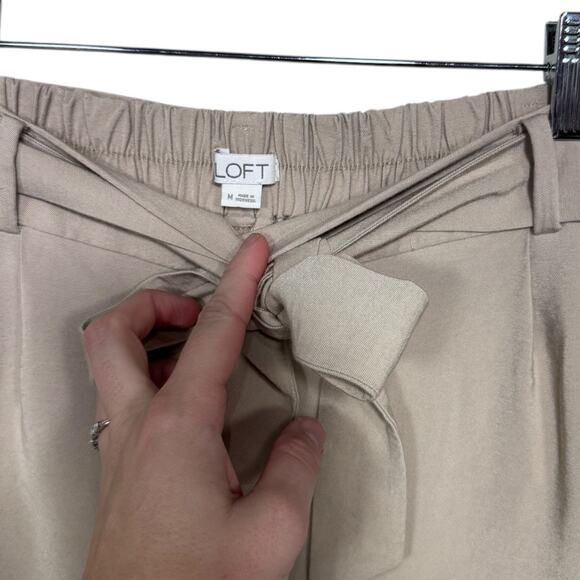 LOFT Beige Cropped Relaxed Fit Pants with Belt - Size Medium - Picture 3 of 5